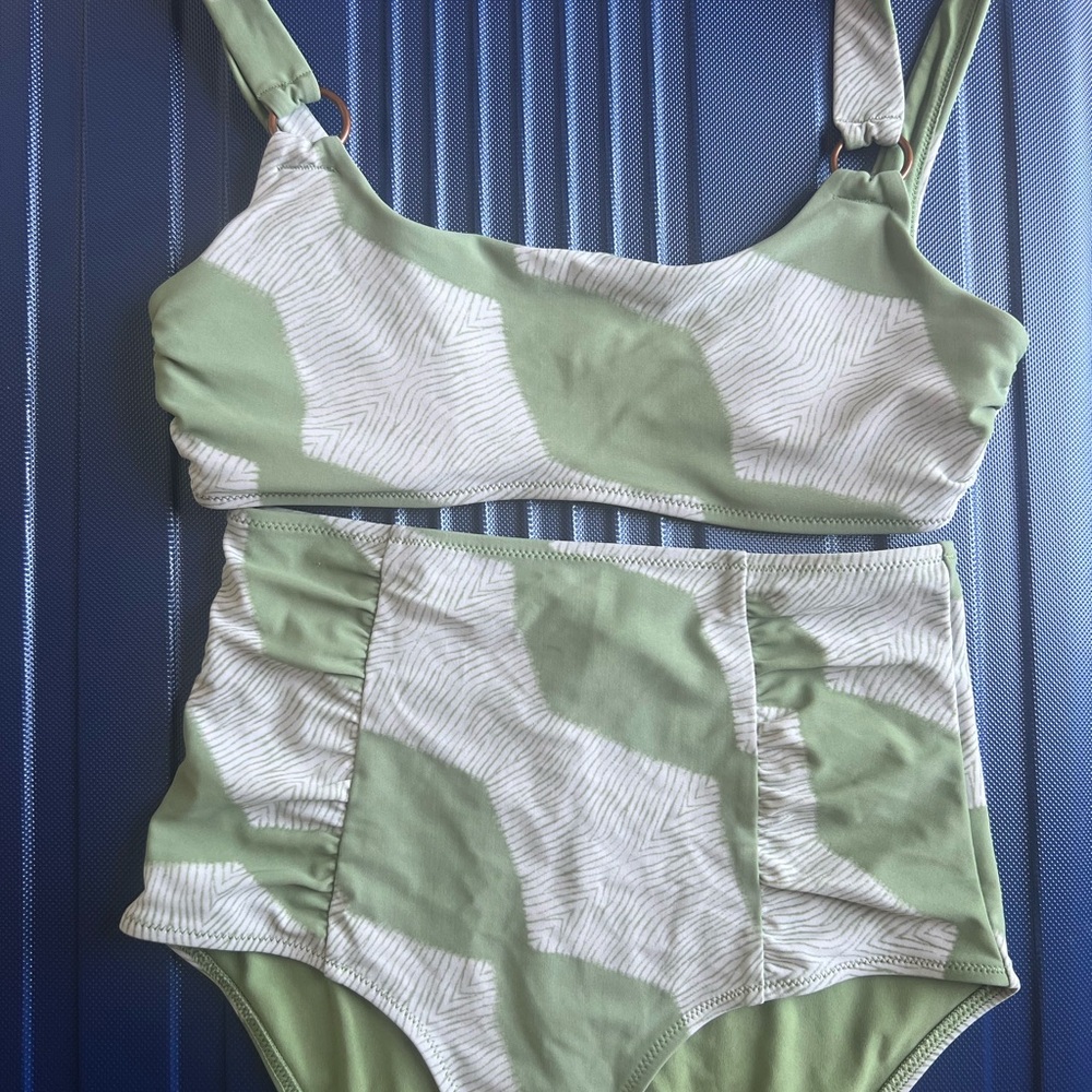 Green And White Patterned Bikini Set - image 1